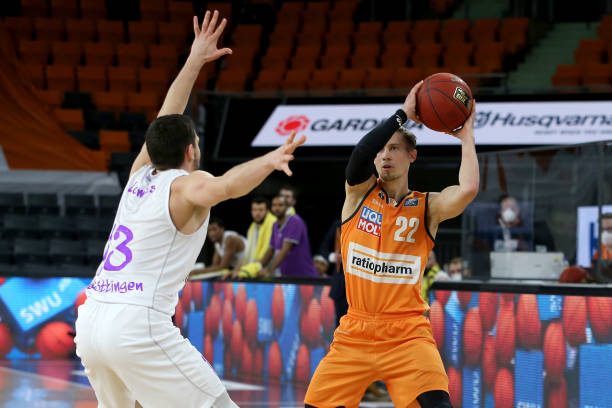 的影响力与 的影响力与